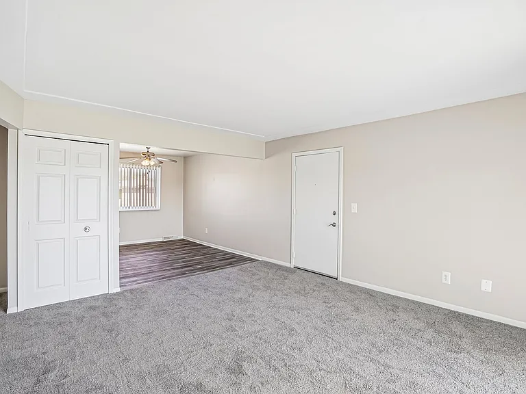Rivercrest Apartments — Photo 110