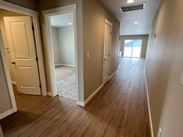 1090 S New Oak Ln — Photo 2