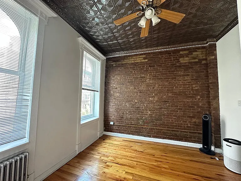 349 W Broadway #16 — Photo 3