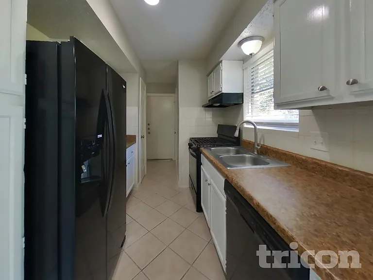 7519 Lobera Dr — Photo 5