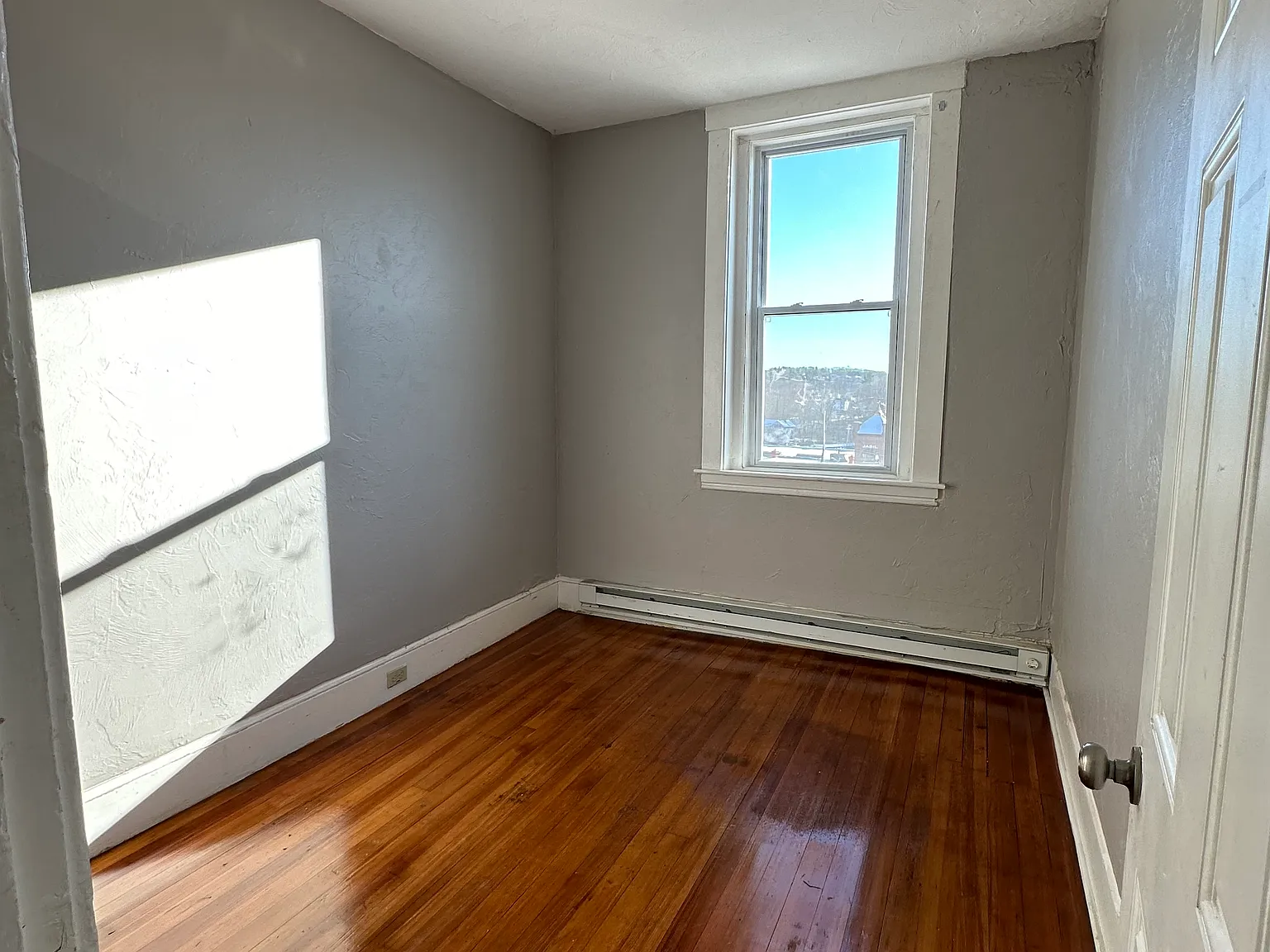 48 High St — Photo 3