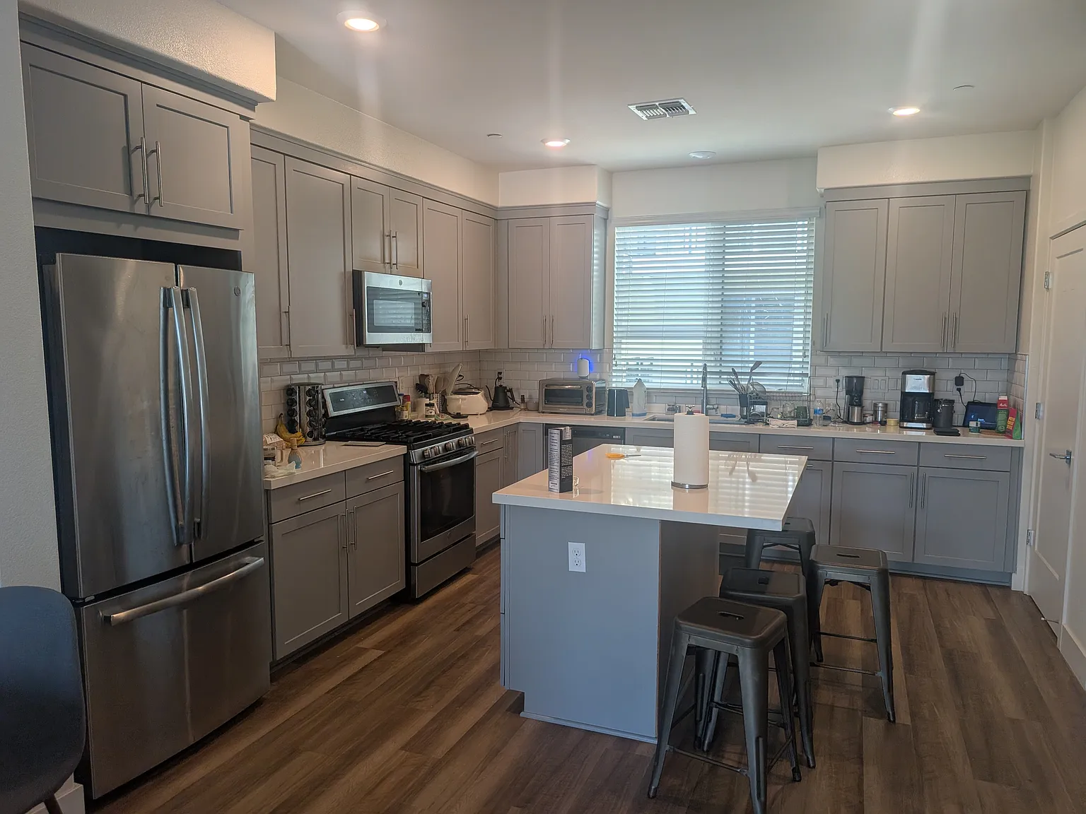 3 bed, 1556 sqft, $1,595 — Photo 1