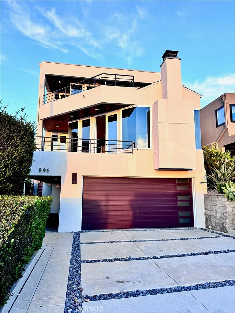 4 bed, 2.5 bath, 2037 sqft, $10,000 — Photo 1