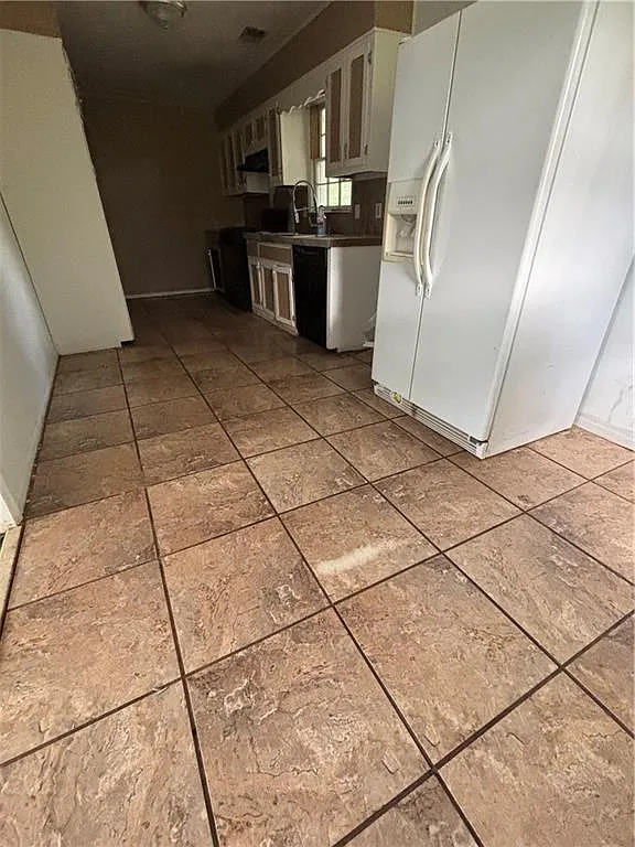 3 bed, 2.0 bath, 2104 sqft, $1,800 — Photo 3