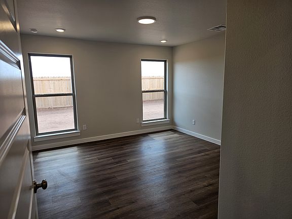 3rd image of 6109 Buckthorn Dr