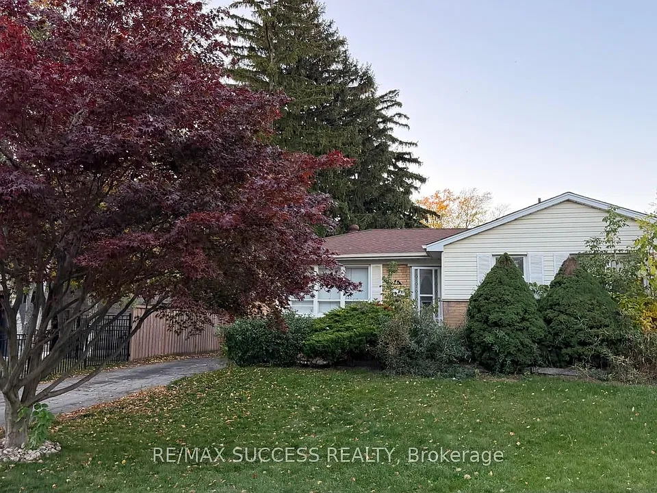 541 Wingrove Cres N