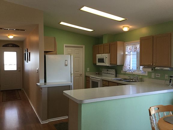 3rd image of 14 Saratoga Ct