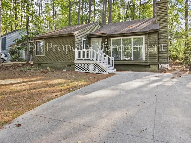 821 Castaways Trl — Photo 2