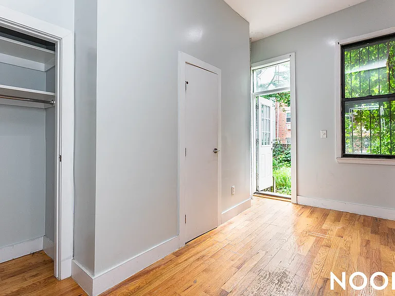86 Menahan St #1R — Photo 9