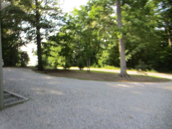5th image of 39 Hickory Hill Dr