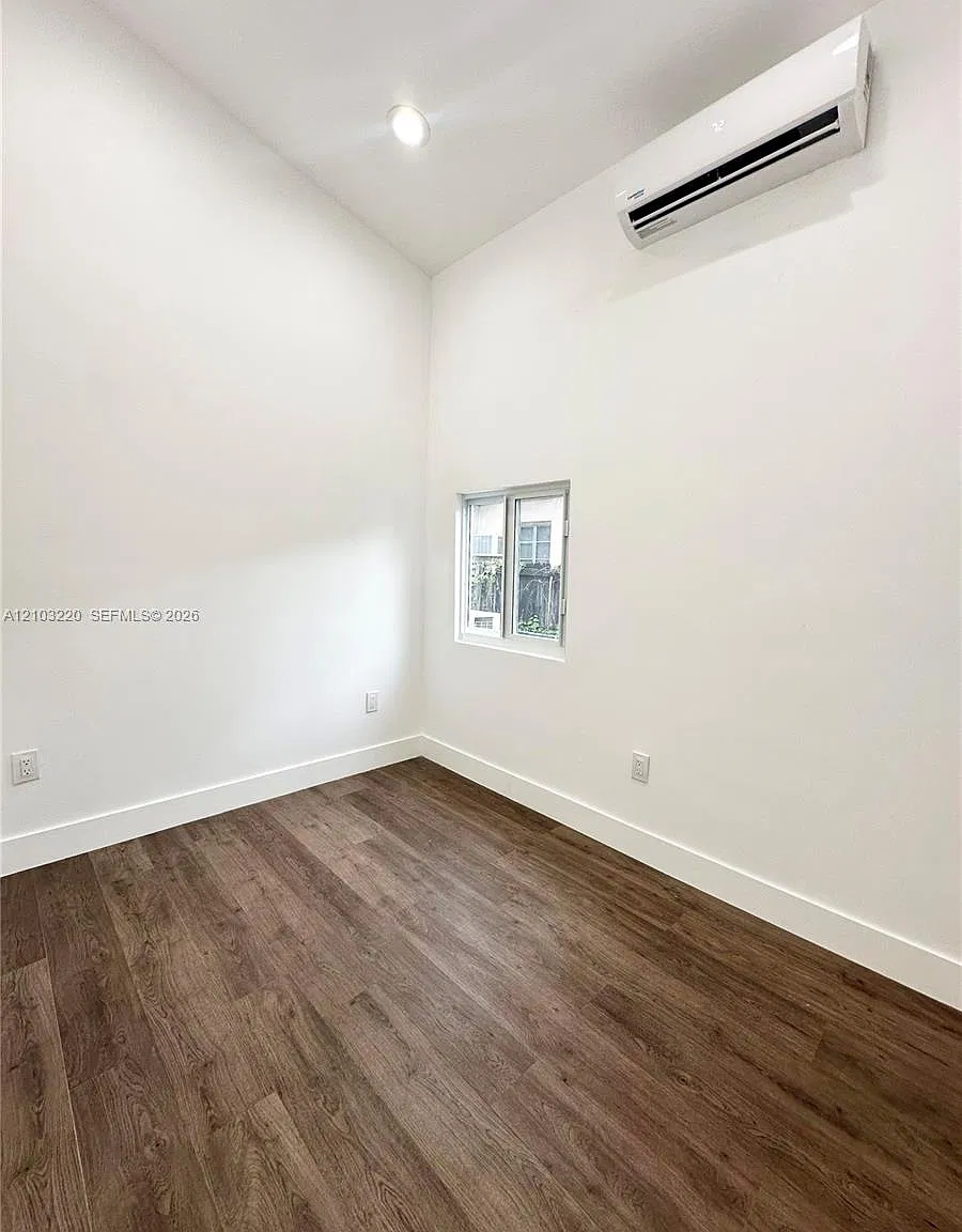 2 bed, 1.0 bath, $2,400 — Photo 3