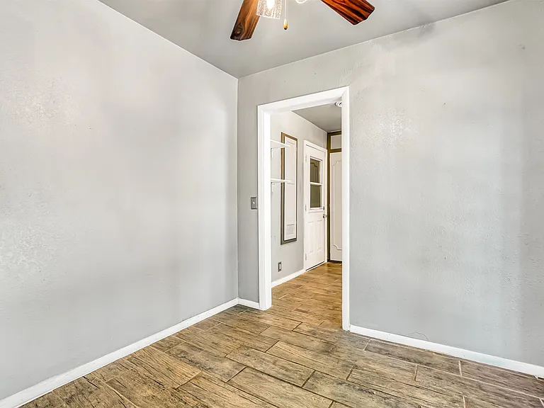 201 Cardinal Cir S — Photo 18