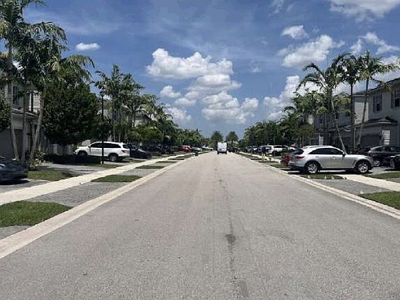 Exterior Neighborhood (street photo)