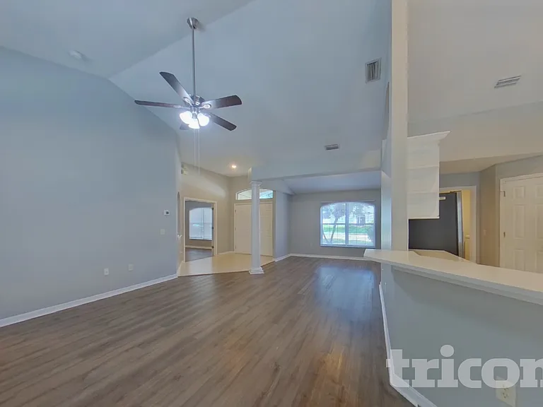 10402 Pleasant View Dr — Photo 2