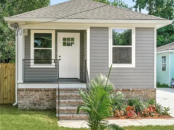101 4th St, Chalmette, LA 70043
