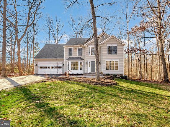 3rd image of 4 Dinwiddie Ct