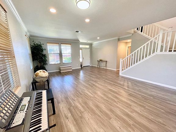 5th image of 7441 Thalia Ct