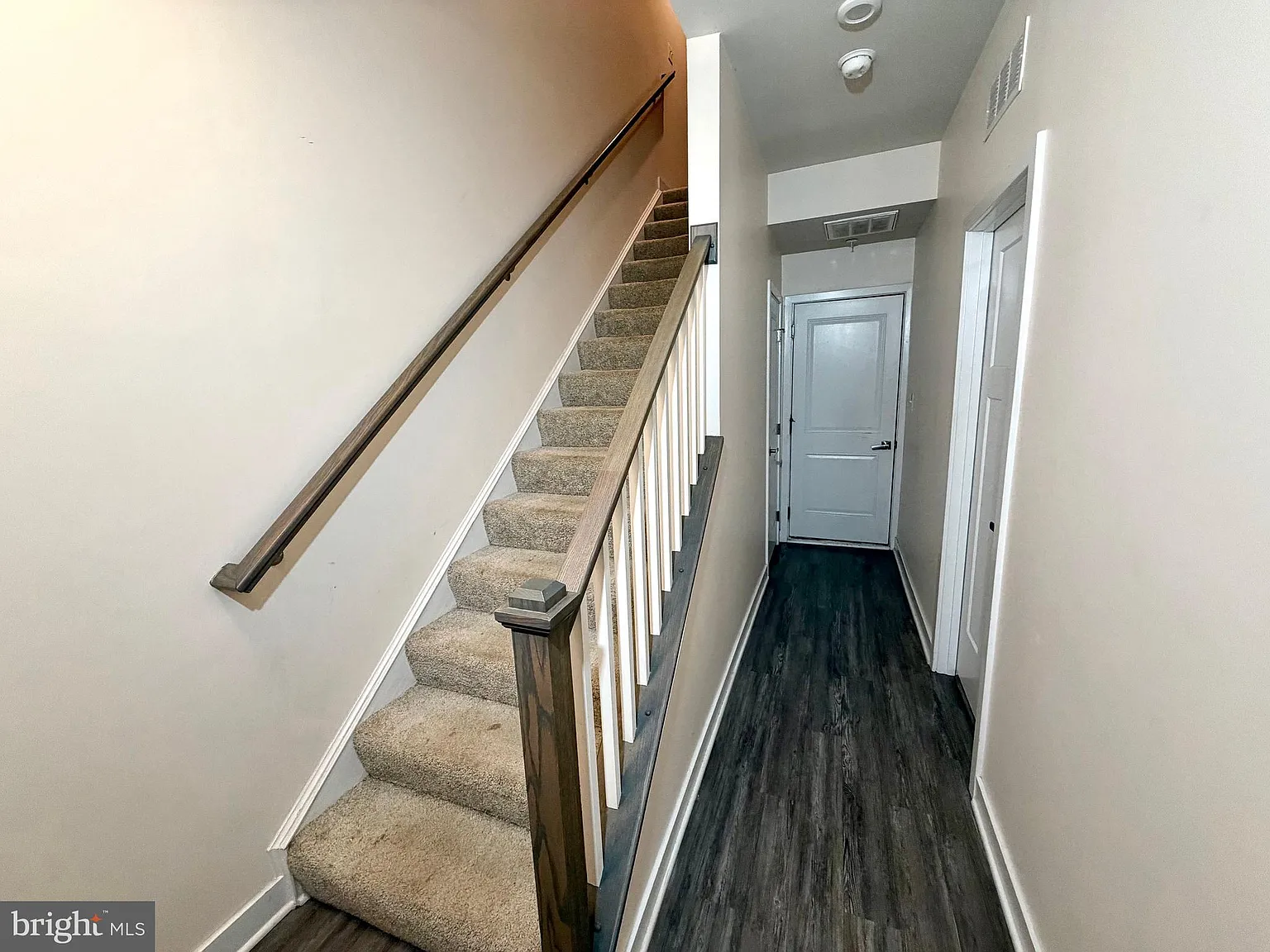 3 bed, 1280 sqft, $3,200 — Photo 3