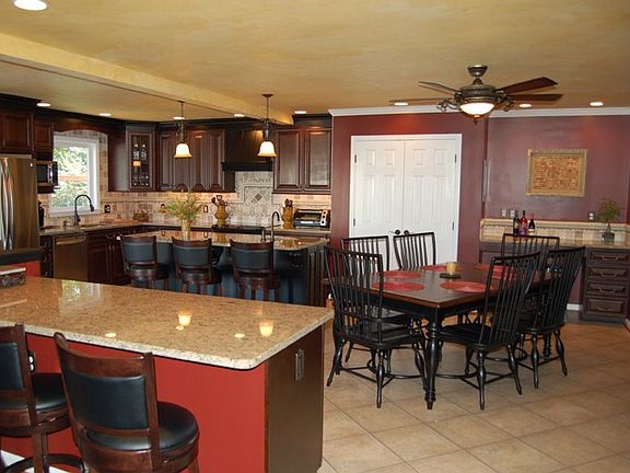 3rd image of 2300 Nagle Ct