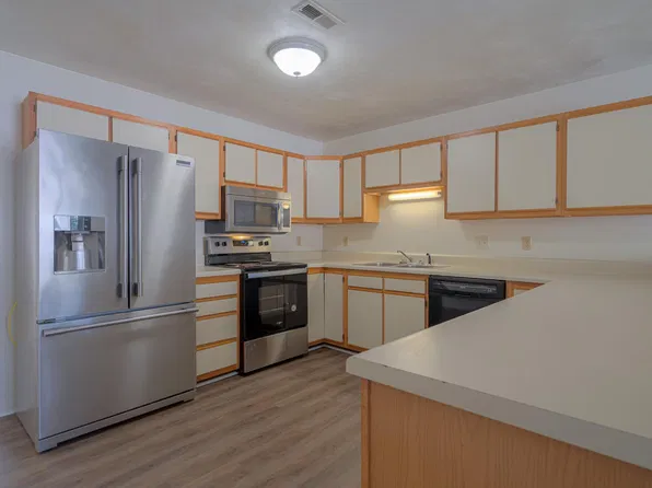 804 Patrick Henry Dr, Blacksburg, VA 24060