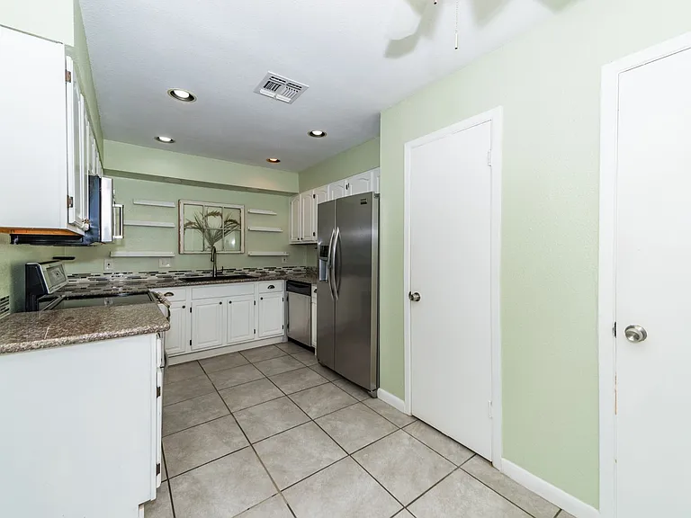 8110 Scottshill — Photo 7