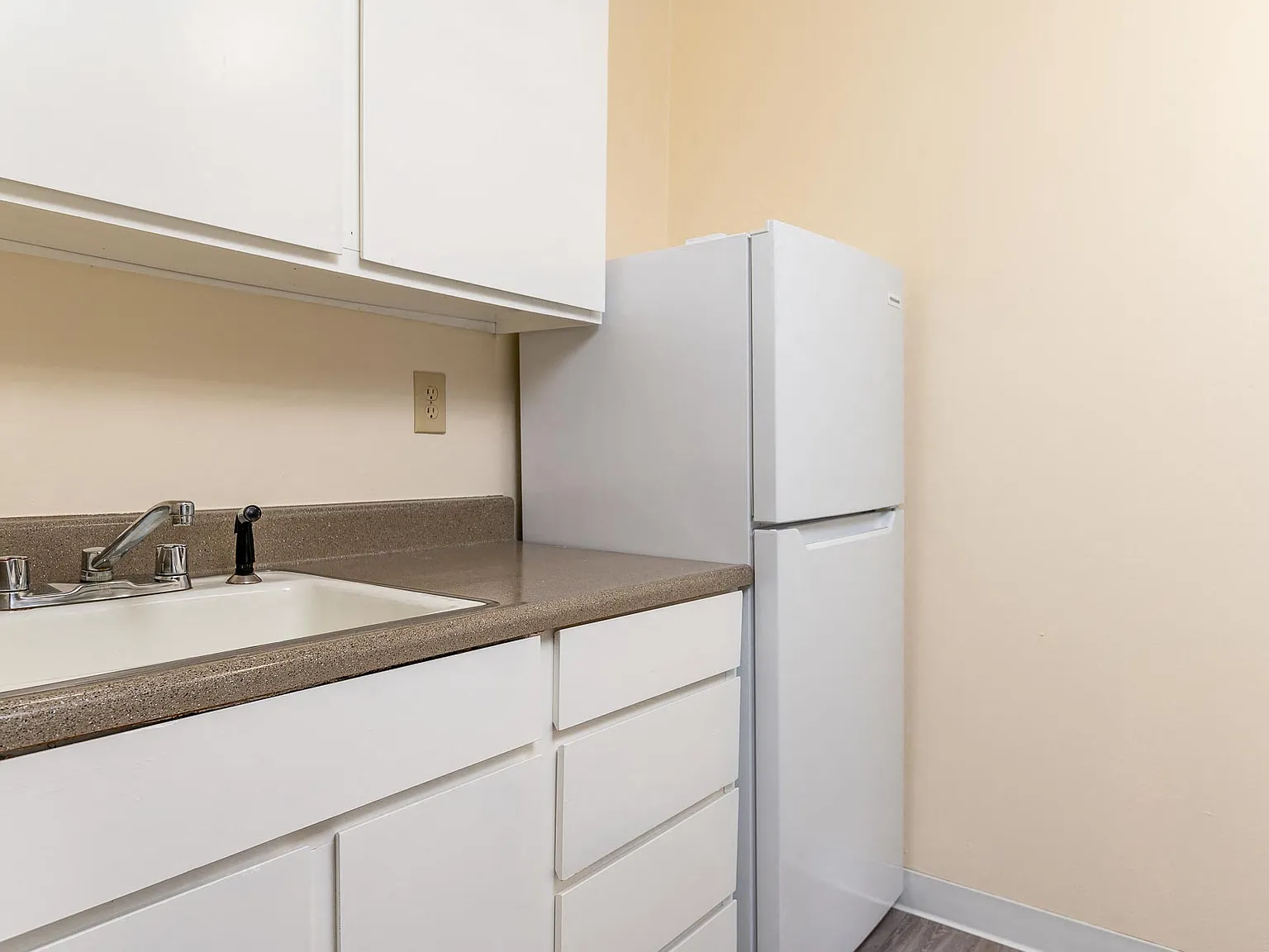 Raleigh Scholls Apartments — Photo 1