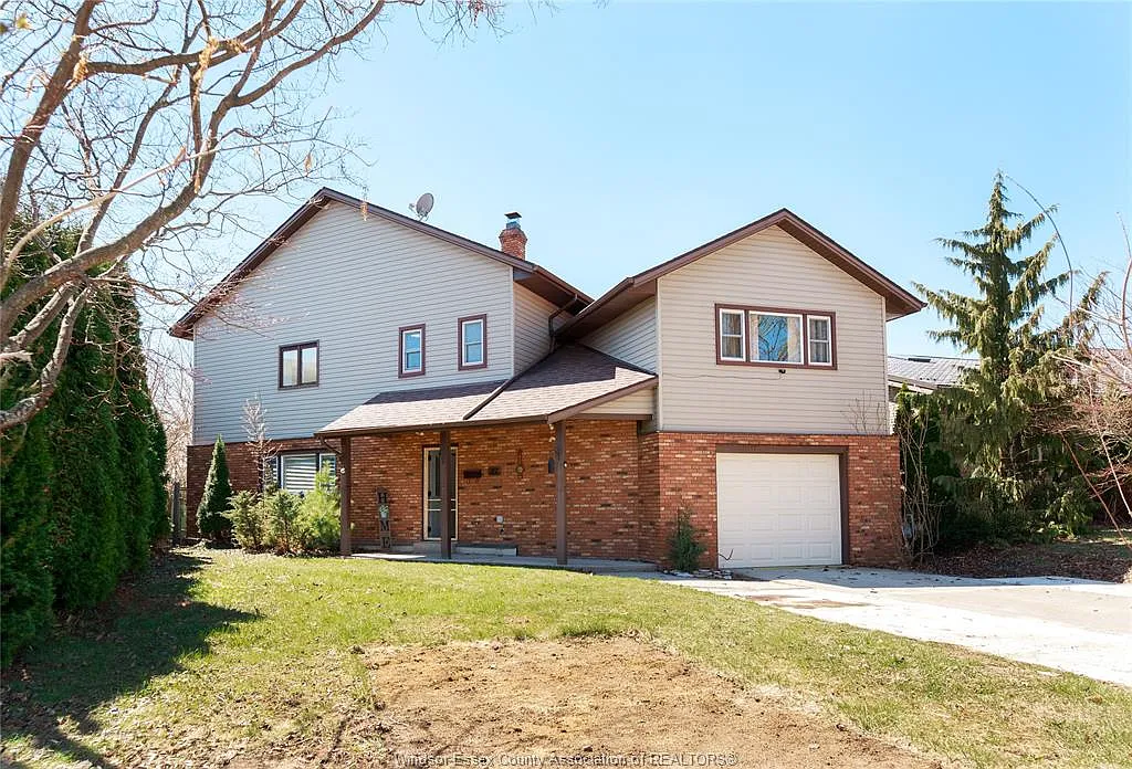 22 University Dr photo 1