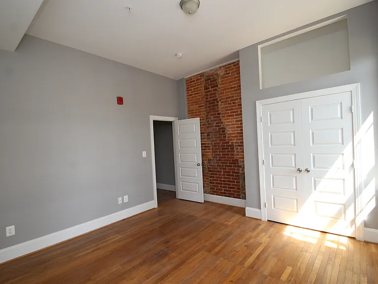 211 W Lanvale St — Photo 11