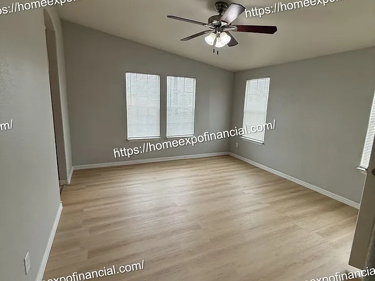 26590 Franklin Ave — Photo 31