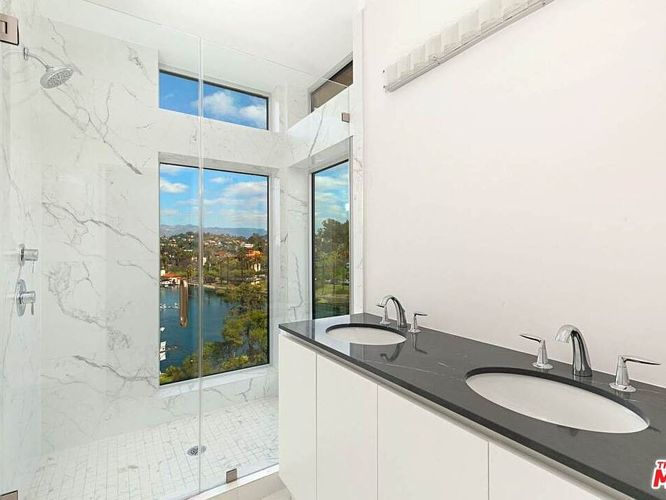1st image of 610 Belmont Ave #4