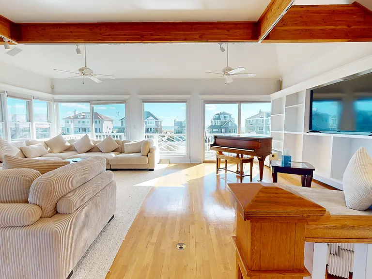 750 Dune Rd — Photo 19