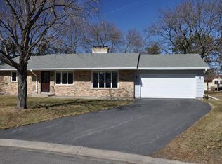 10220 Columbus Cir, Bloomington, MN 55420