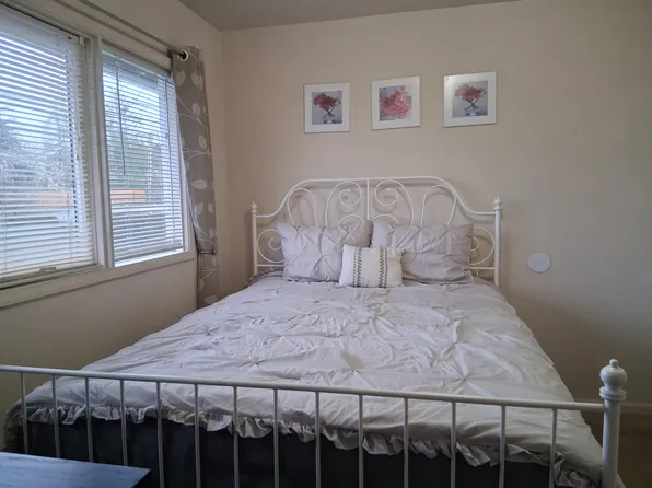 24203 36th Ave S Room 2, Kent, WA 98032