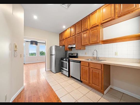 4th image of 54 Monitor St APT 4A