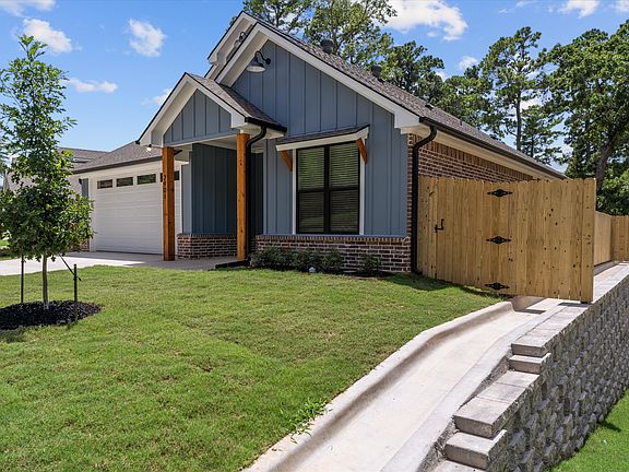 4th image of 2901 Medina Dr