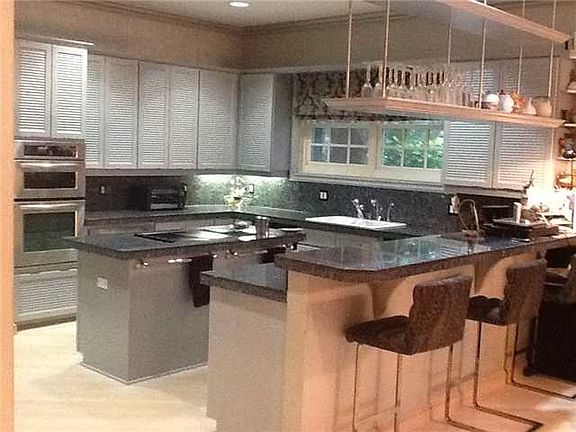 4th image of 19569 NE 36th Pl