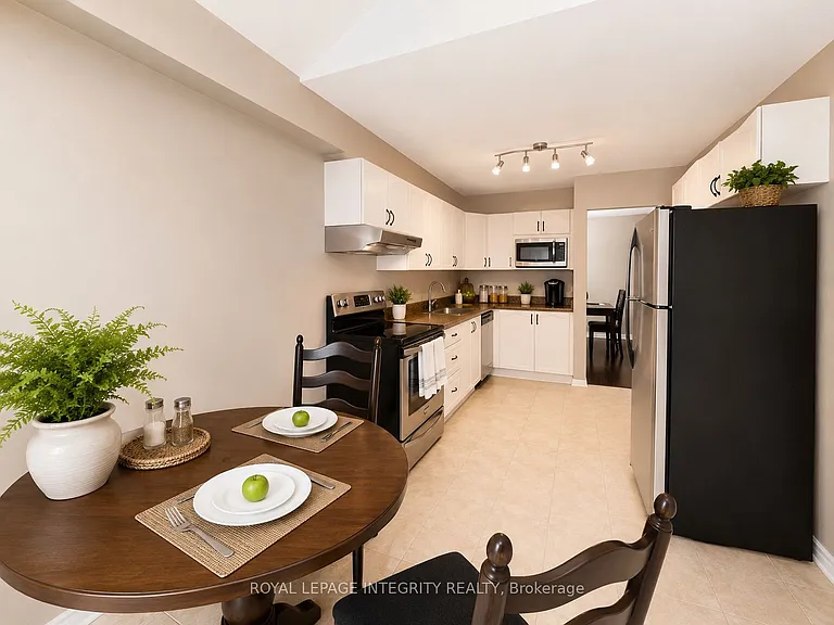 12 Kimbolton Cres — Photo 13