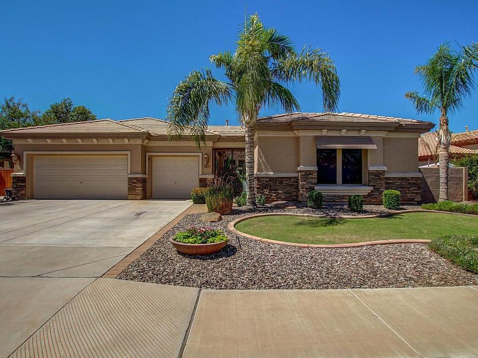 1st image of 2821 E Buena Vista Dr