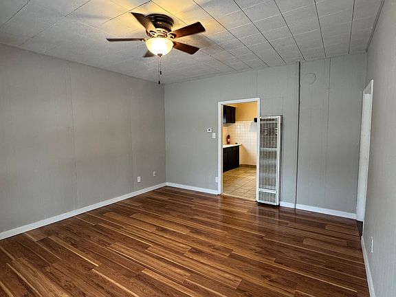 2nd image of 21 Rich Pl Floor 1