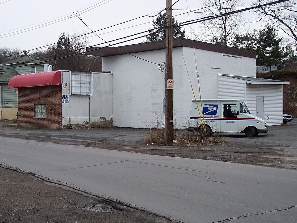 2nd image of 625 Main Rd
