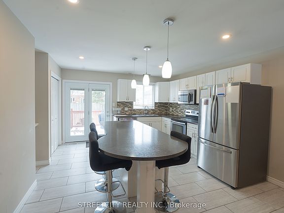 4th image of 35 Juniper Cres