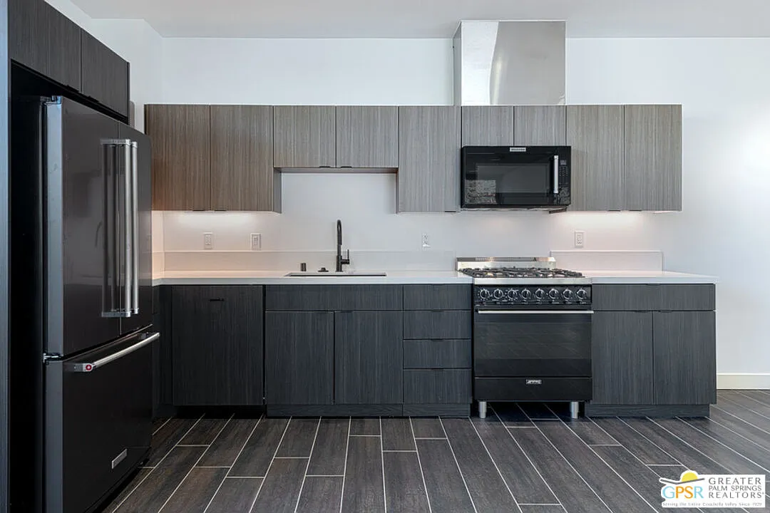 1 bed, 1004 sqft, $3,010 — Photo 3