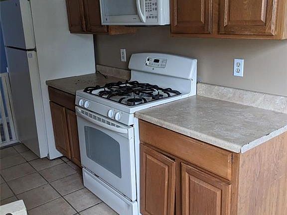5th image of 141 Excelsior Ave