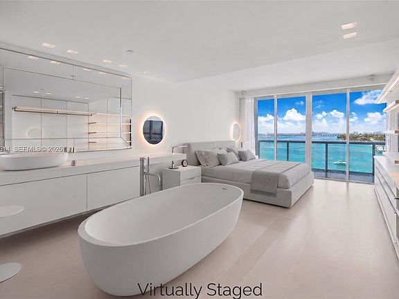 4th image of 10 Venetian Way APT 904