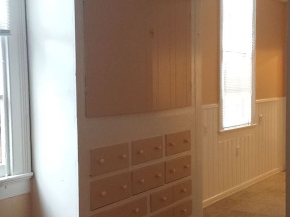 4th image of 1015 Louisa St
