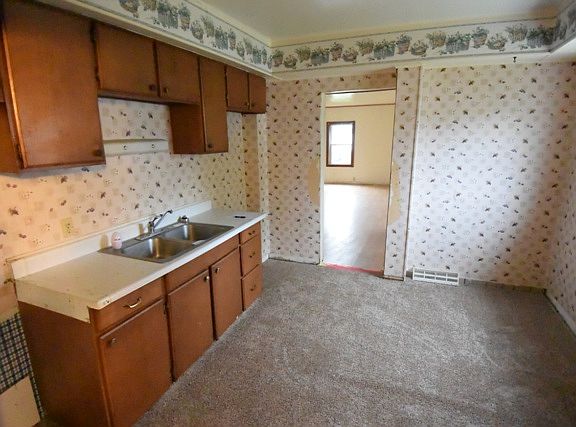 5th image of 1008 1/2 Wyman St