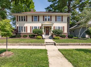 650 Park St, Elgin, IL 60120