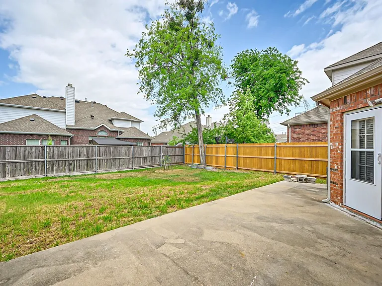 2716 Eastland Dr — Photo 38