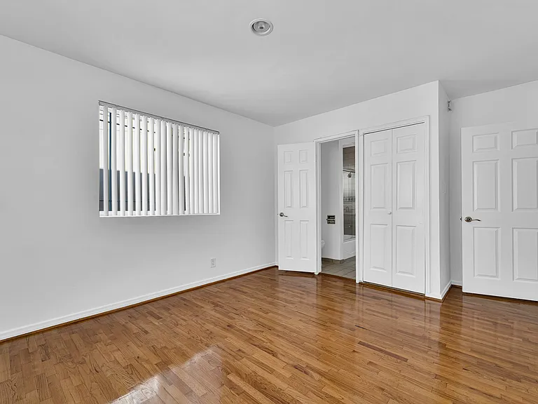 1025 Idaho Ave #6 — Photo 8