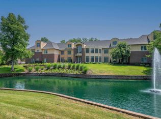 6211 Utica Ridge Rd UNIT 105, Davenport, IA 52807